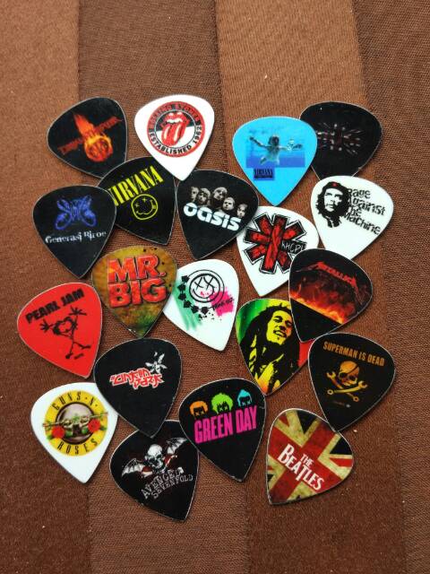 Pick Gitar Band Ternama Full Colour Selembar isi 20biji