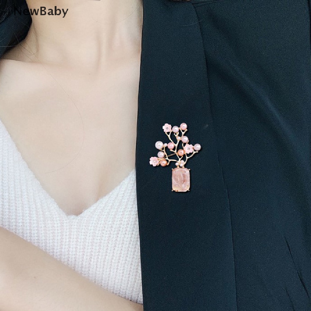 Newbaby 1pc Bros Pin Metal Bunga Plum Pink Hias Mutiara Untuk Aksesoris Kerah Pakaian Wanita