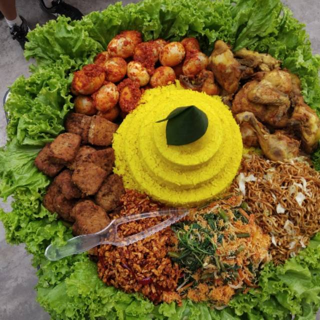 

Nasi tumpeng