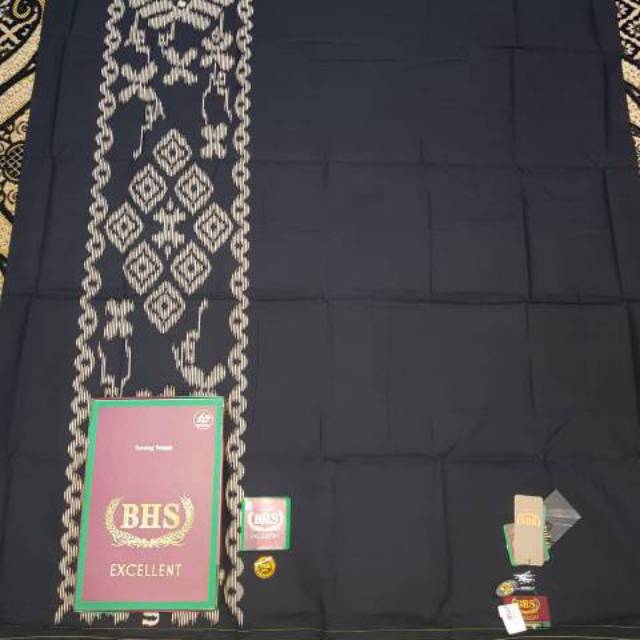 Sarung BHS Excellent Hitam Polos Gold