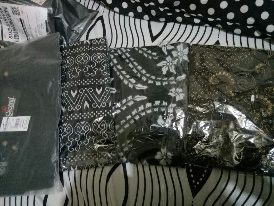 Kemeja Batik Pria Motif Manuk Putih