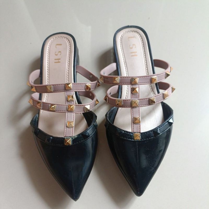 sandal selop Valentino bahan karet warna hitam sz 38