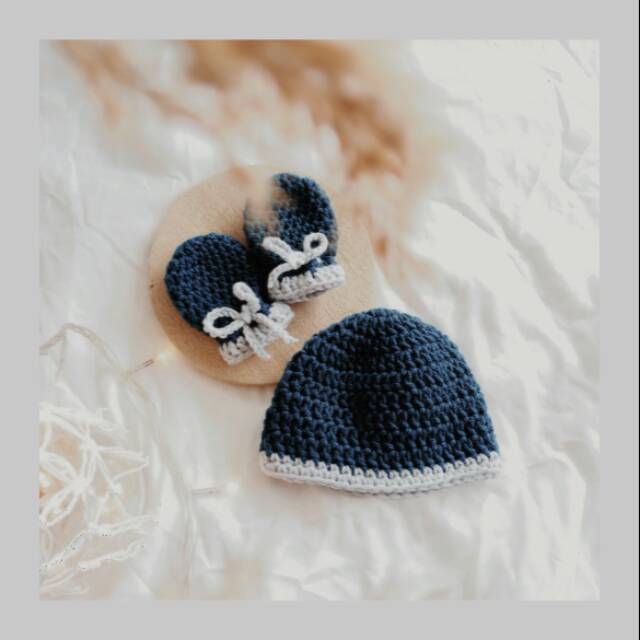 baby caps and mittens