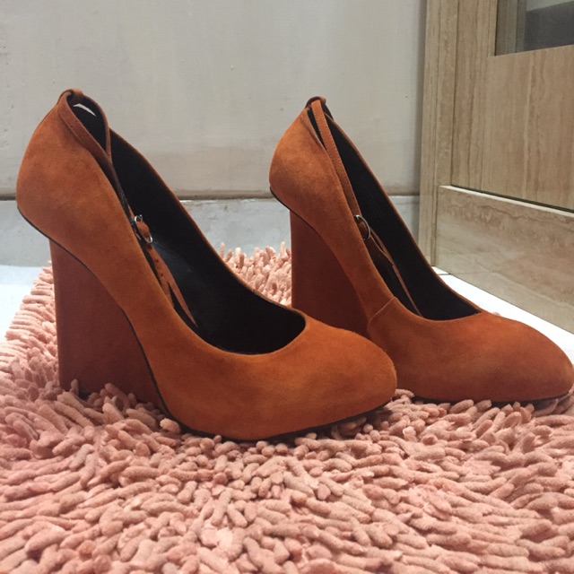 Sepatu wanita High Heels Charles and Keith Signature