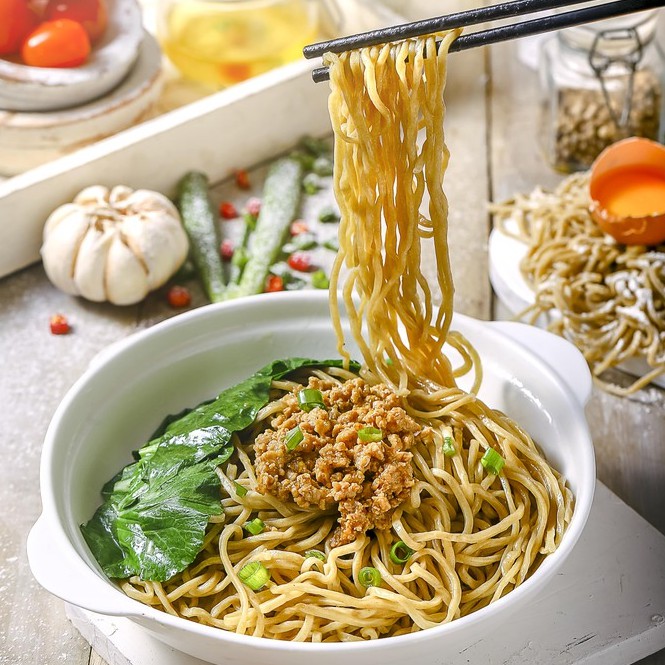 

Mie Ayam MAMIEMOY (MIE ALOT) - Ayam Kecap (1 Pak = 3 Porsi Mie)