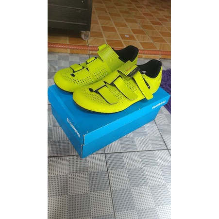 Sepatu Roadbike second cleat shimano RC1 size 42 kondisi 95%