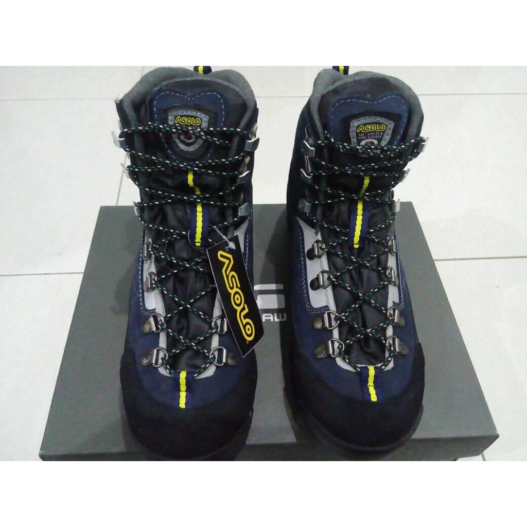 Sepatu Gunung Asolo