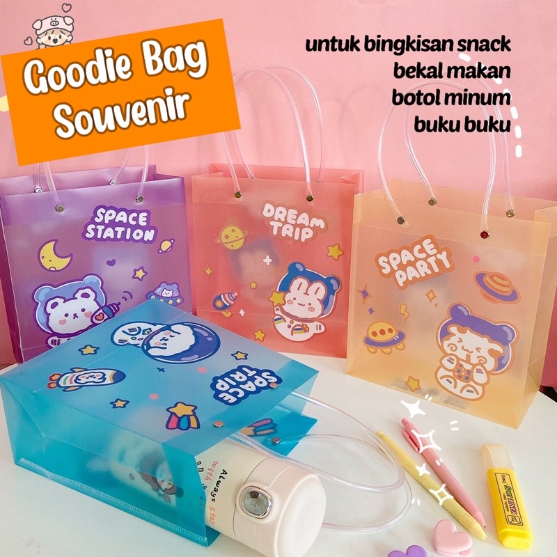 

Tas Kado Plastik Karakter Astronot / Tas Souvenir Ulang Tahun / Goodie Bag / Tas Kotak Makan / Tas Jinjing Totebag Murah