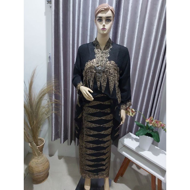 READY STOCK STELAN DAYANG MAROON