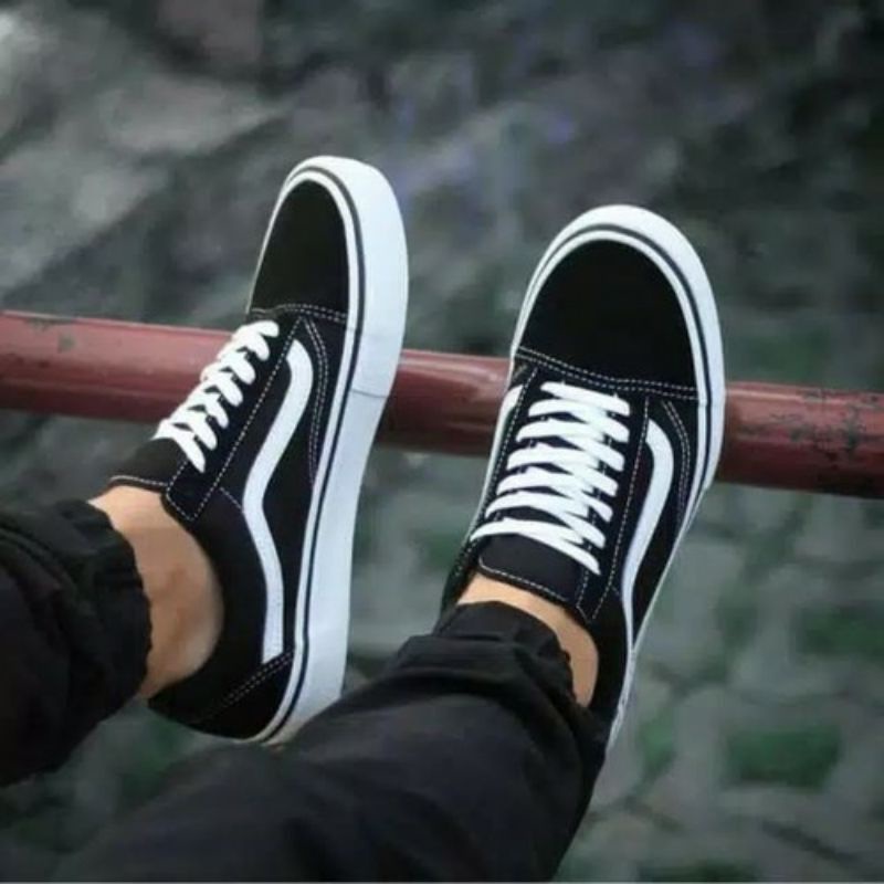 SEPATU VANS OLD SKOOL KEKINIAN/SEPATU CASUAL CEWEK COWOK/SEPATU KEKINIAN/SEPATU VANS OLD SCHOOL-Hitam