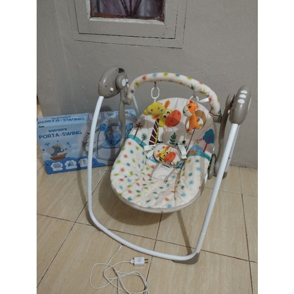 Baby does porta swing / Ayunan elektrik baby does / bouncer (preloved)