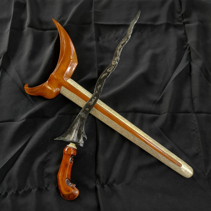 Keris Luk 7 Kyai Carubuk Pamor Pulo Tirto Tangguh Majapahit Sepuh