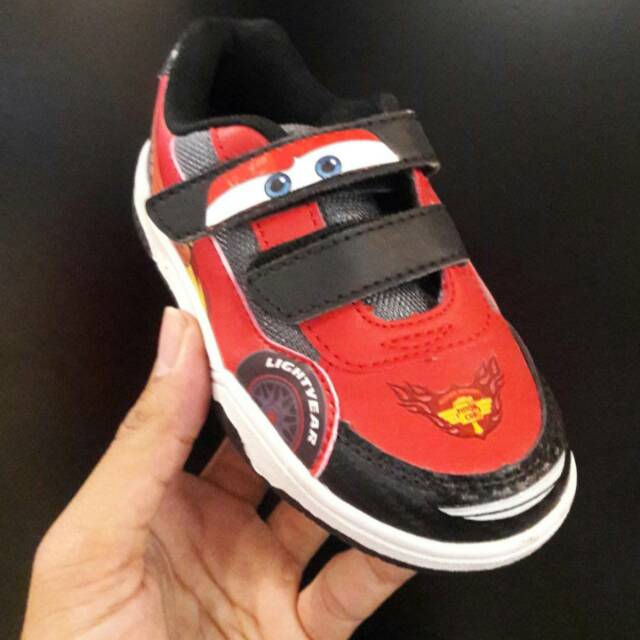 Sepatu cars mcqueen hitam merah