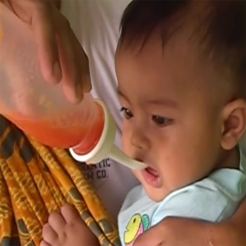 Pigeon Food Feeder Weaning Bottle with Spoon Botol Sendok Makan Bayi