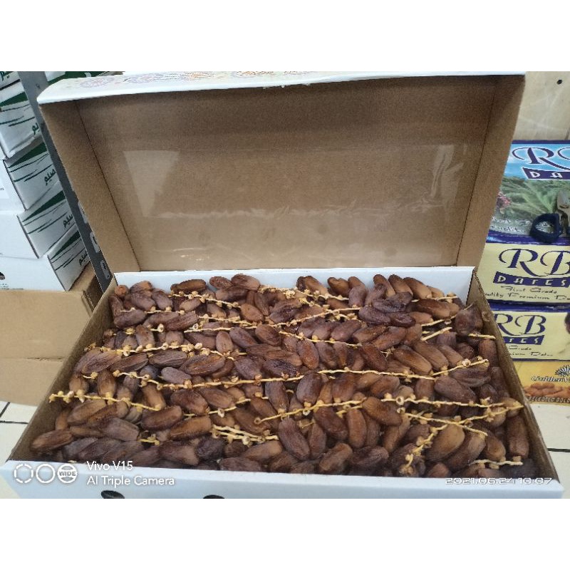 

Kurma Tunisia Tangkai 5 kg/kurma Tunisia Tangkai/Barang yang di kirim random