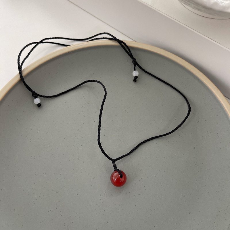 Kalung Rantai Klavikula Dengan Liontin Batu Akik Merah Hitam Gaya Retro Untuk Aksesoris