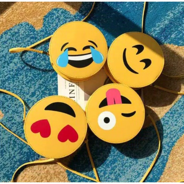 TAS SELEMPANG WANITA MOTIF EMOJI