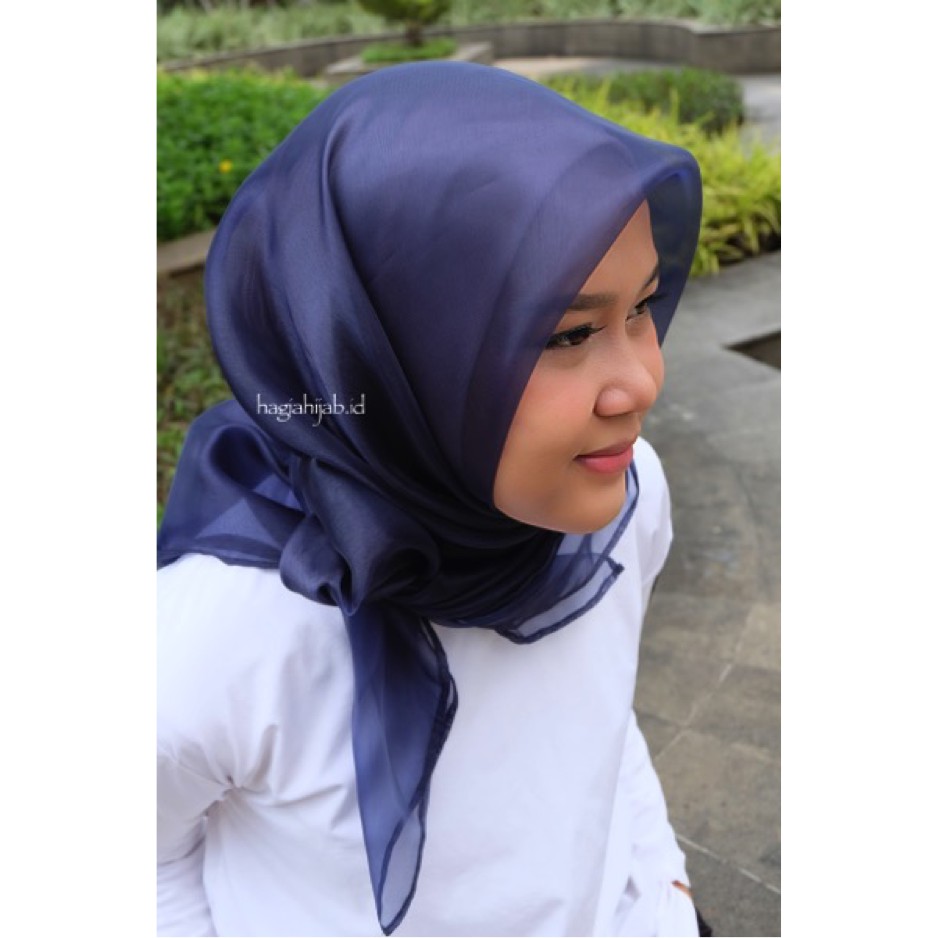 Jilbab Warna Biru Navy