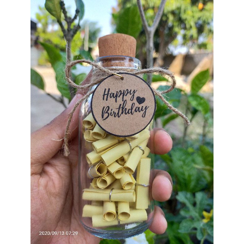 

gulungan kertas surat dalam botol 100ml