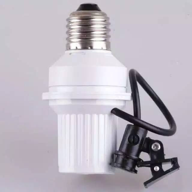 Fitting/bohlam lampu sensor cahaya otomatis