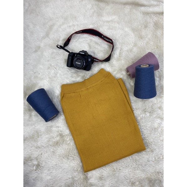 ROK SPAN RAJUT PREMIUM TEBAL KNIT KNITTED RAJUTAN SPAN ROK CARDIGAN ROK PANJANG WANITA /Rok span panjang/rok span rajut premium/rok span knitted/rok/rok wanita panjang/rok span hitam/rok plisket/rok plisket premium/rajut/cardigan/knit/knitted-MUSTARD YELLOW