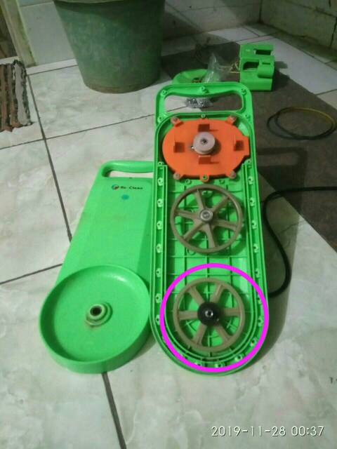 Pulley Assy bagian Fulsator (Tempat Dudukan Karet fanbelt bagian baling baling pengucek Bawah) Sudah