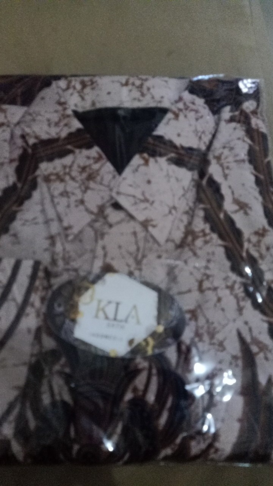 Kemeja Batik Pria Lengan Panjang Kembangan Putih Lapis Furing Batik Solo