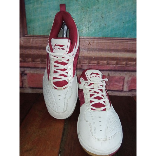 sepatu Li-ning tenis meja