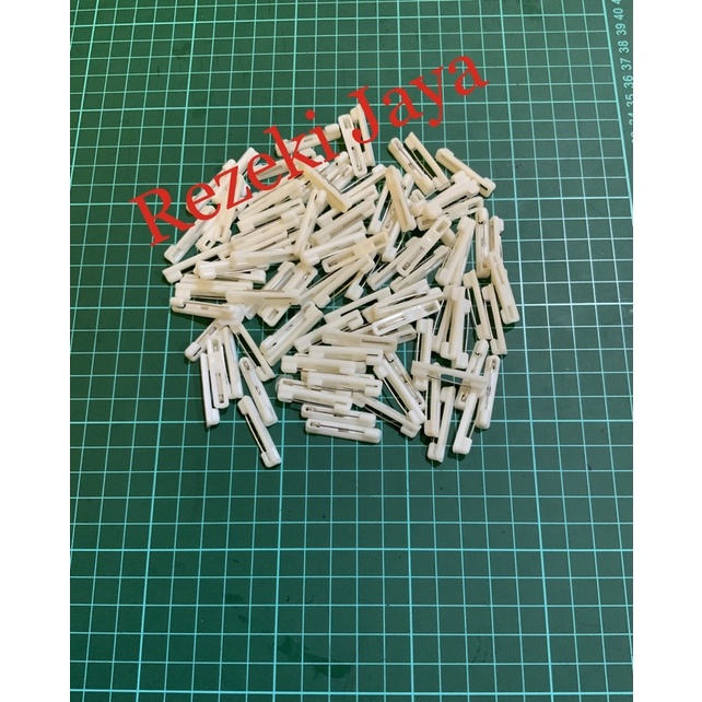 

Peniti Name Tag Peniti Papan Nama Dada Plastik 3cm 1 Gross isi 144pcs Kwalitas Bagus IMPORT