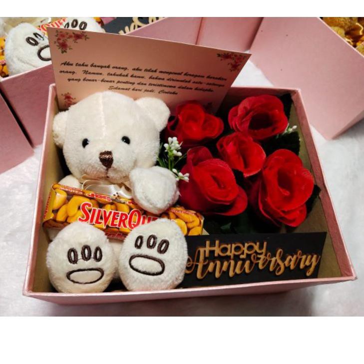 

BEST SELLER !!! Hadiah Ultah / Kado Ultah / Hadiah Anniversary / Hadiah Wisuda/ Hampers Boneka Bunga