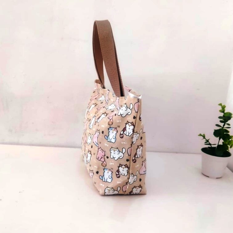 TAS KANVAS HANDBAG KANVAS BESAR MOTIF KUCING KREM. Riens Collections