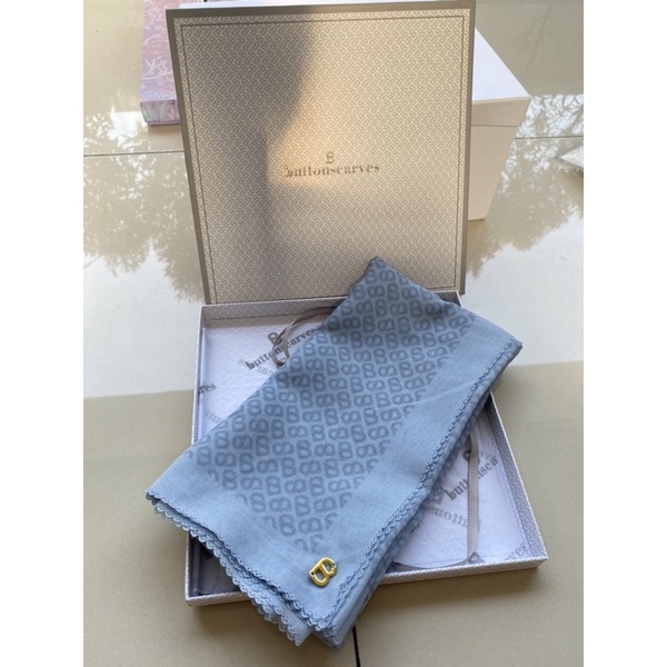 PL buttonscarves new york chelsea