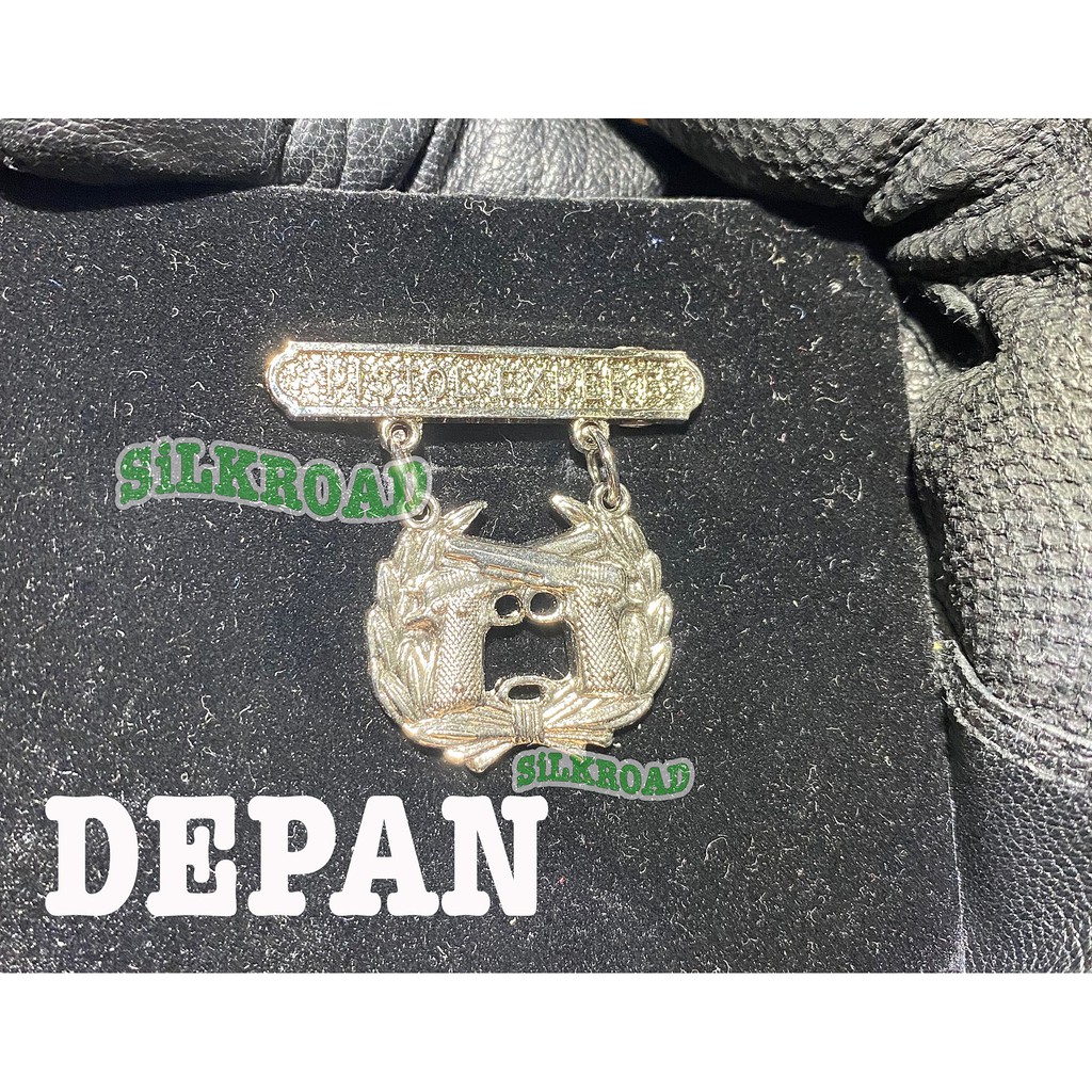 Hobby & Collection > usmc lapel pin badge gun revolver colt expert