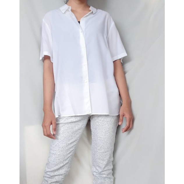 uniqlo kemeja putih polos