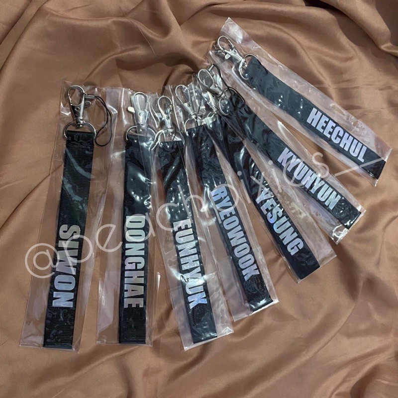 READY STRAP HOLOGRAM GANTUNGAN KPOP MURAH SUJU SUPER JUNIOR siwon donghae eunhyuk yesung kyuhyun