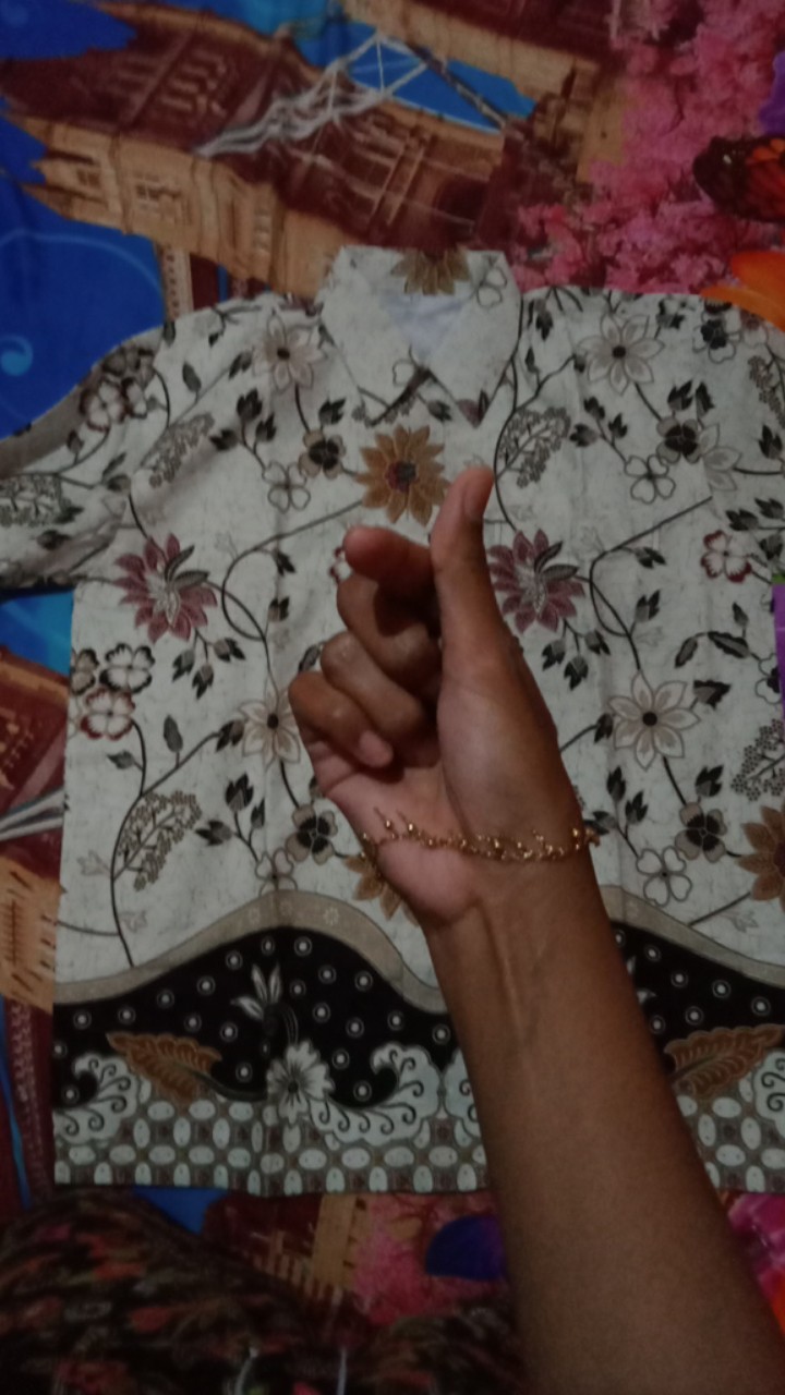 Kemeja Batik Pria Lengan Panjang Kembangan Putih Lapis Furing Batik Solo
