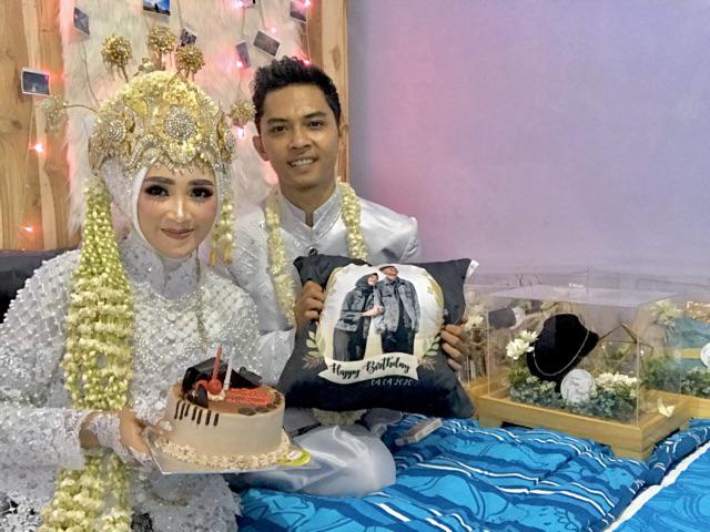 Bantal Sofa Wedding | Bantal Foto Wedding Gift | Kado Pernikahan Ukuran 45x45