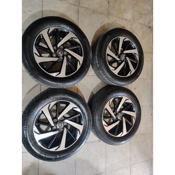 velg variasi pelek mobil seken toyot new rush ring 17 h5x114 + ban bs 215 60 r17buat inova terios