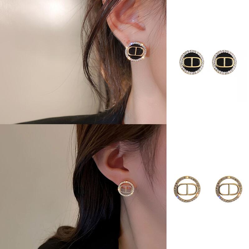 Anting huruf D bulat hitam berlian berkilau wanita vintage korea