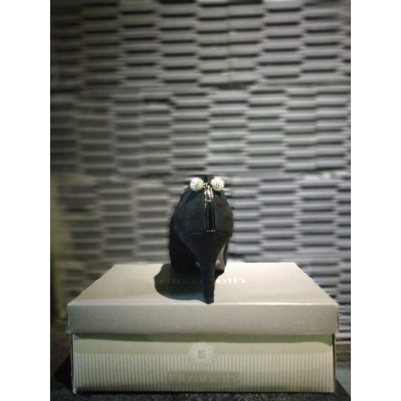 Preloved Elizabeth Shoes Sepatu 615 021