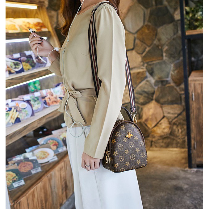 ✨ IMPORT ✨ WSR Korea Bag Style TS98 Korean High Quality Brown Queen Bee Sling Bag  Tas Selempang Wan