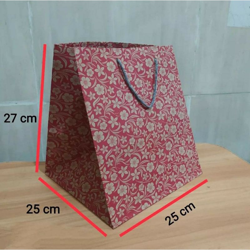 

Paper bag R10B motif ukuran 25x25x27