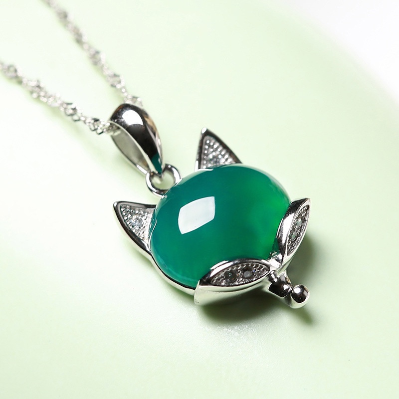 [Ready Stock]Fashion Personality Inlaid Green Chalcedony Fox Pendant Silver Necklace