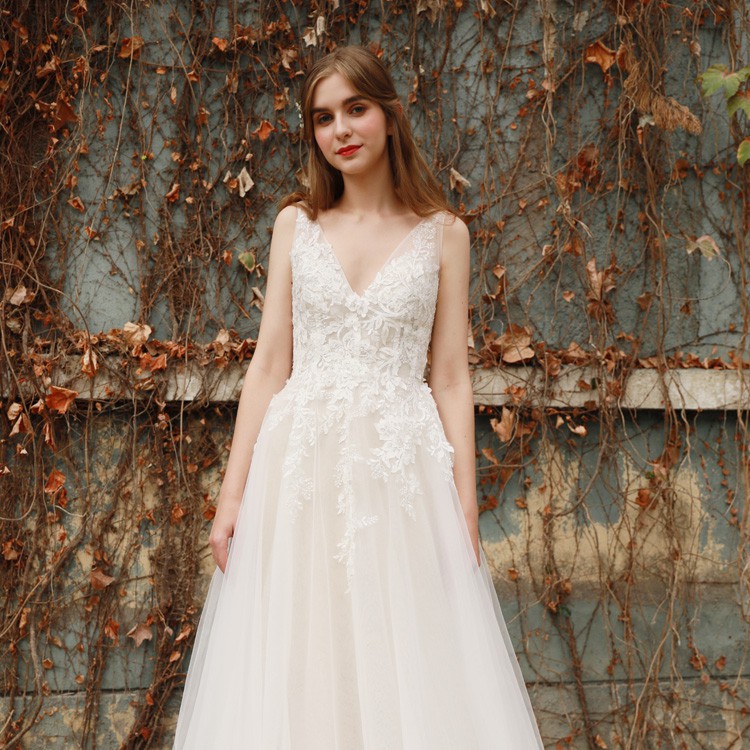 Gaun pengantin Deep V-Neck Mesh Light Wedding Dress