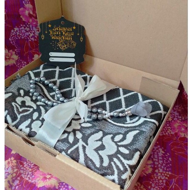 Hampers Lebaran Idul Fitri set Sajadah Travelling dan Tasbih mutiara 33 butir kemas box hias pita ca