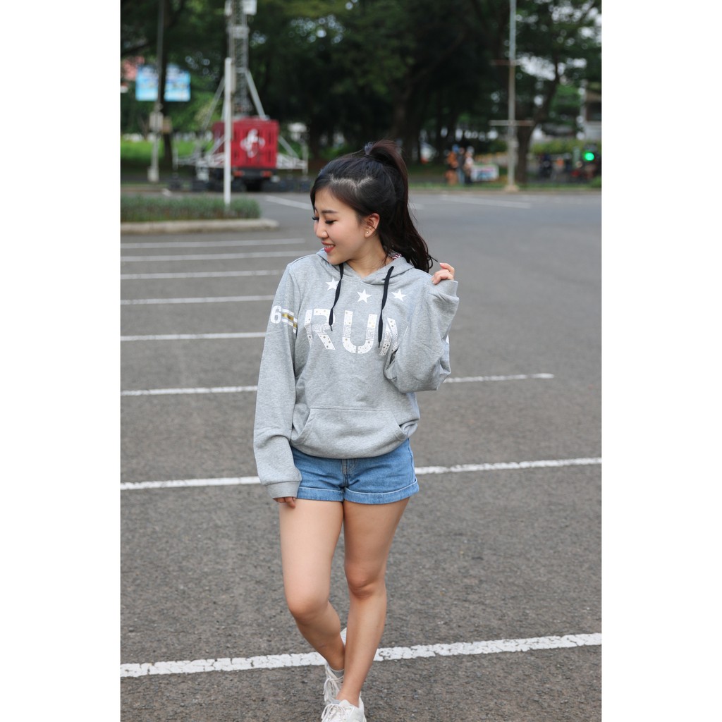 

Hoodie Run by Qonnoq Official