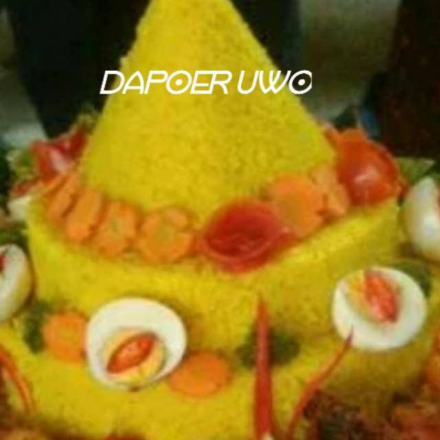 

Tumpeng khas Dapoer Uwo