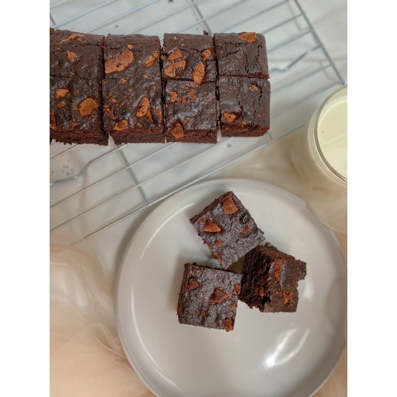 

FUDGY BROWNIES with LOTUS BISCUIT