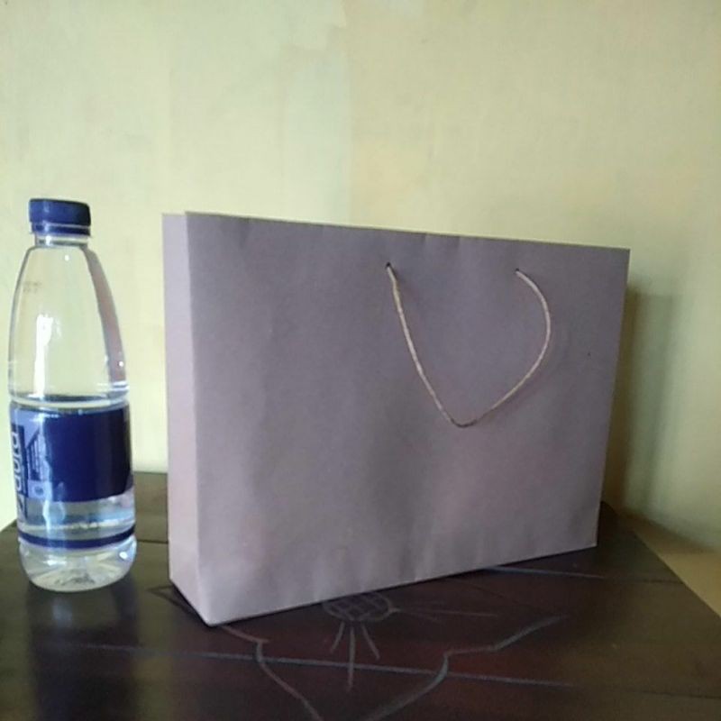 

Paperbag polos 32x6x22cm bahan 125gr