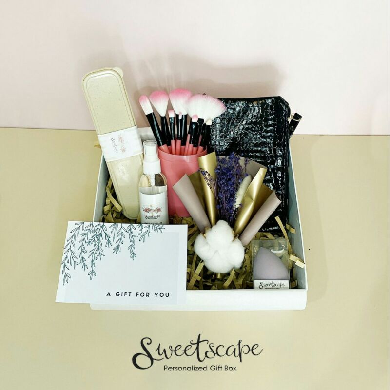 

Gift Box Package 208-Paket Hampers 208 - Hadiah Ultah Cewe Lucu